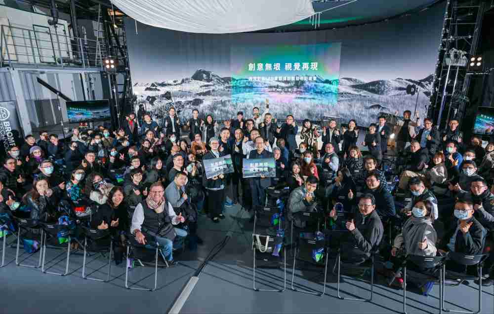 再现影像LED虚拟制作摄影棚整合拍摄场景、、、内容制作、、技术指导到设备租借一站式服务，，，可望提升LED虚拟制作的影视效能，，，，进而产出更多高质量细致作品