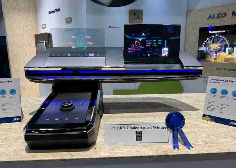 优游UB8车用Micro LED Display HMI解决方案获”最佳车用显示奖”，，以用户为中心开发，，，针对前座驾驶与乘客设计兼具娱乐与安全的高画质屏幕，，包含车舱前座的Micro LED透明屏幕及全球首款内建镜头的智慧Micro LED显示器